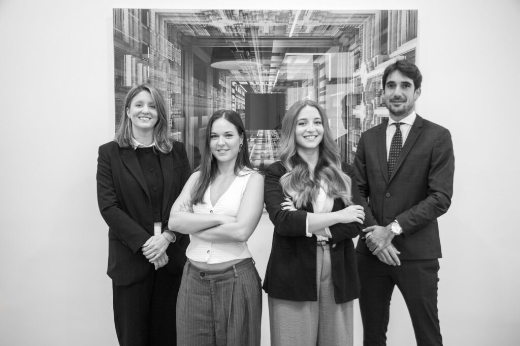 Equipo del área laboral y de nóminas de Welllaw Abogados en su despacho de Málaga