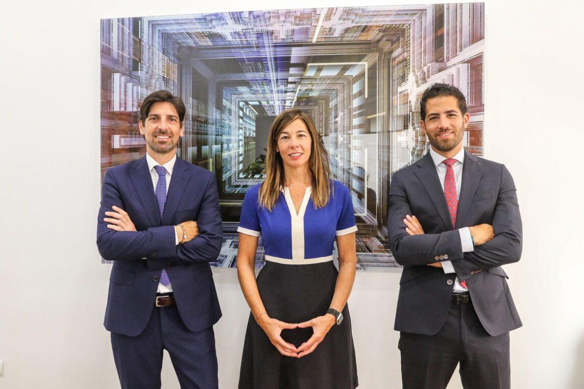 Federico Pérez-Padilla, Hortensia Laqué y Emilio Pérez de la Blanca, socios de Welllaw Abogados